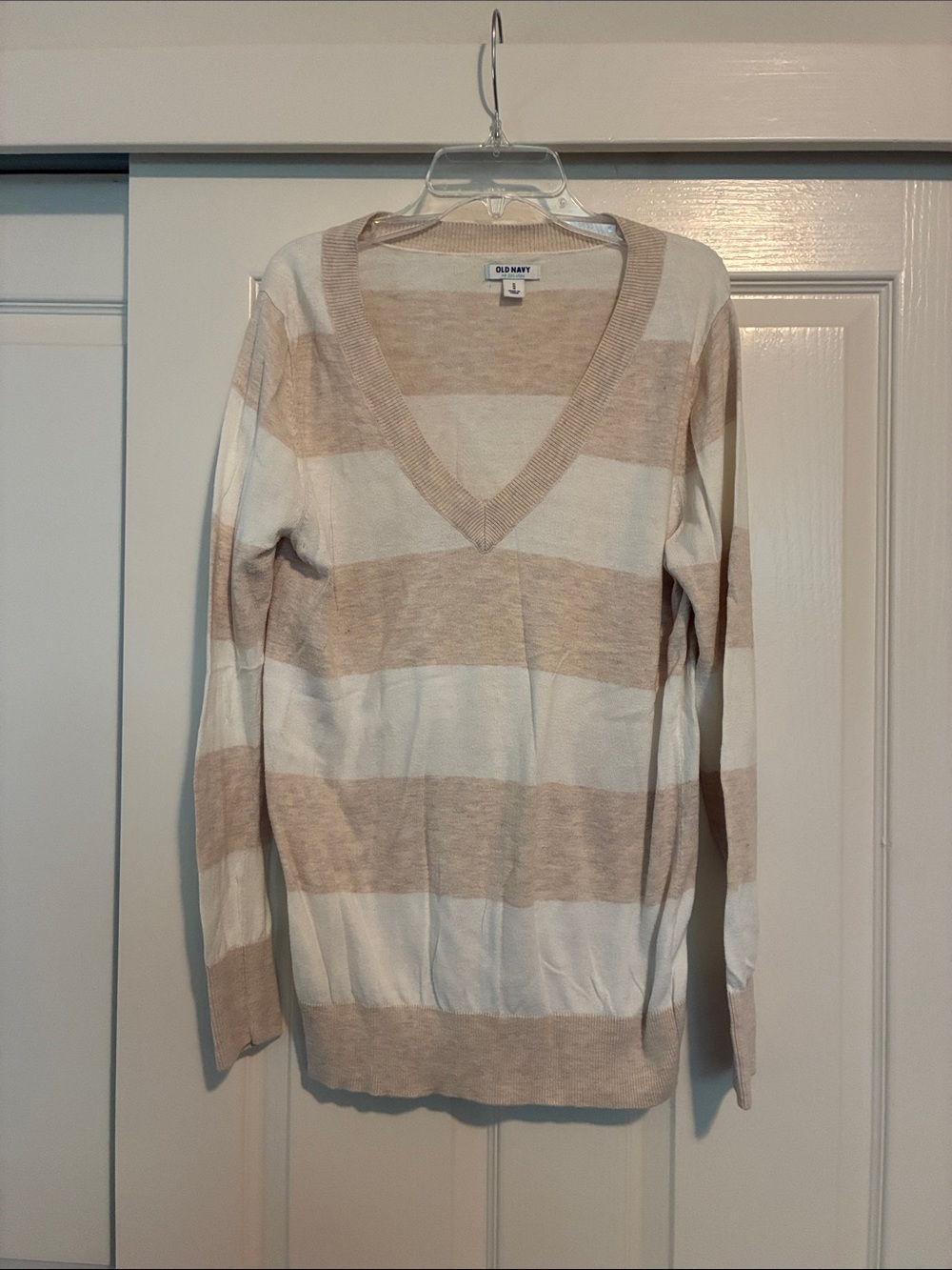 Old Navy Striped V-Neck Sweater in Cream and Tan